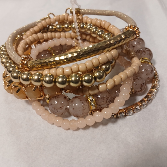 Elegant Multi-Color Beaded Bracelet Set - Picture 3 of 6